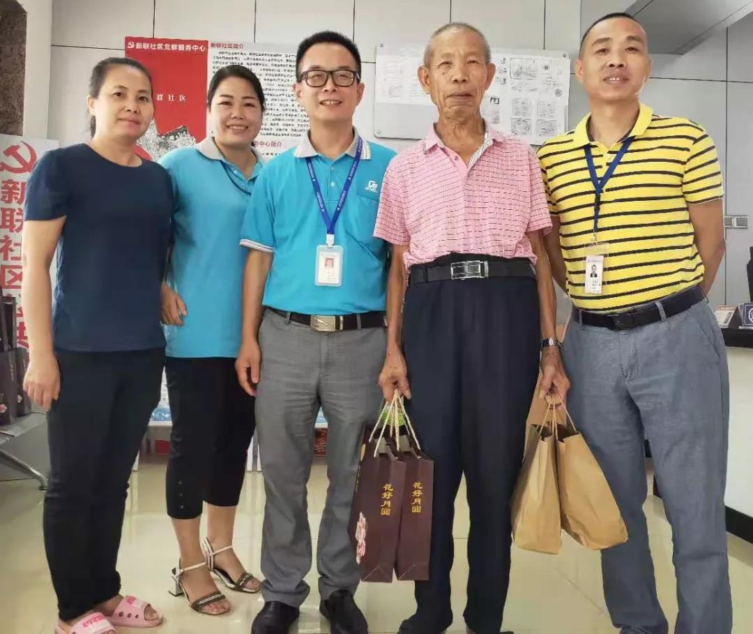 泰威、斯美對(duì)新聯(lián)戶籍老人進(jìn)行中秋慰問(wèn)